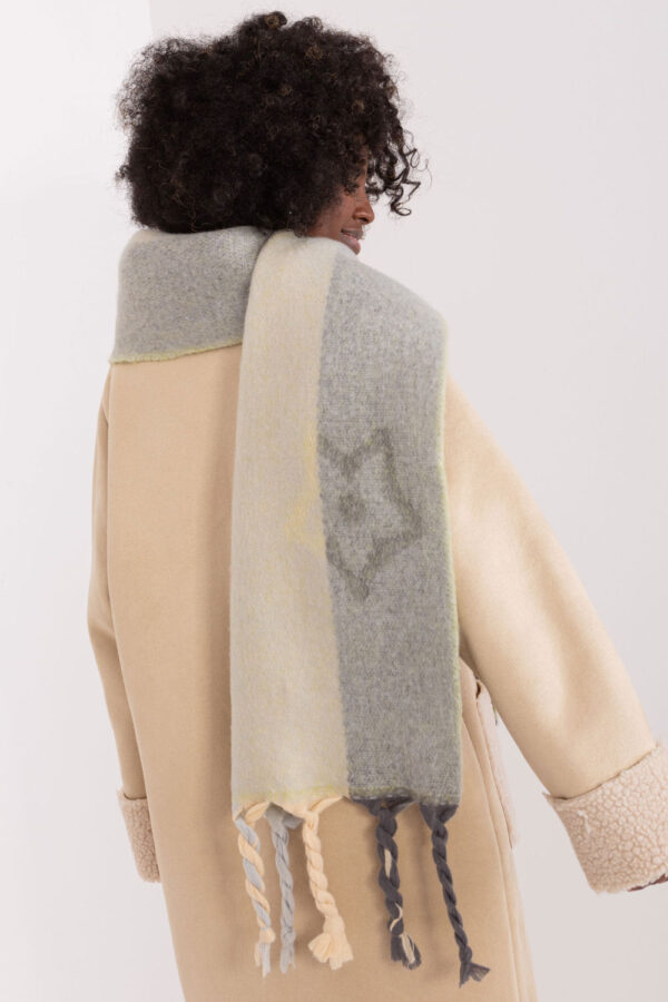 Shawl model 190558 AT