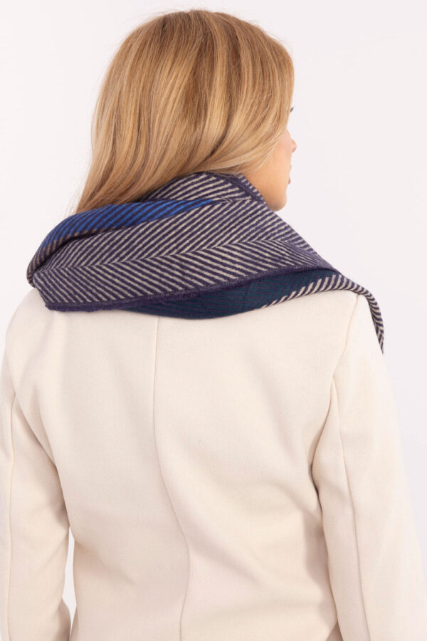 1056667 Shawl model 206042 AT