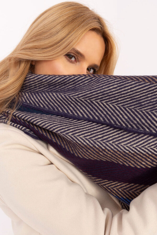 1056668 Shawl model 206042 AT