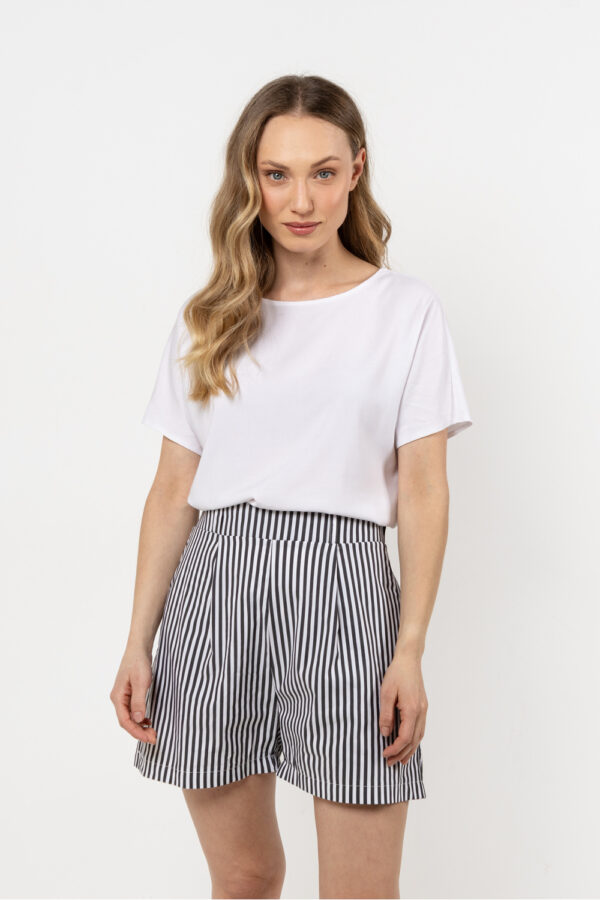 1075596 Shorts model 212202 awama