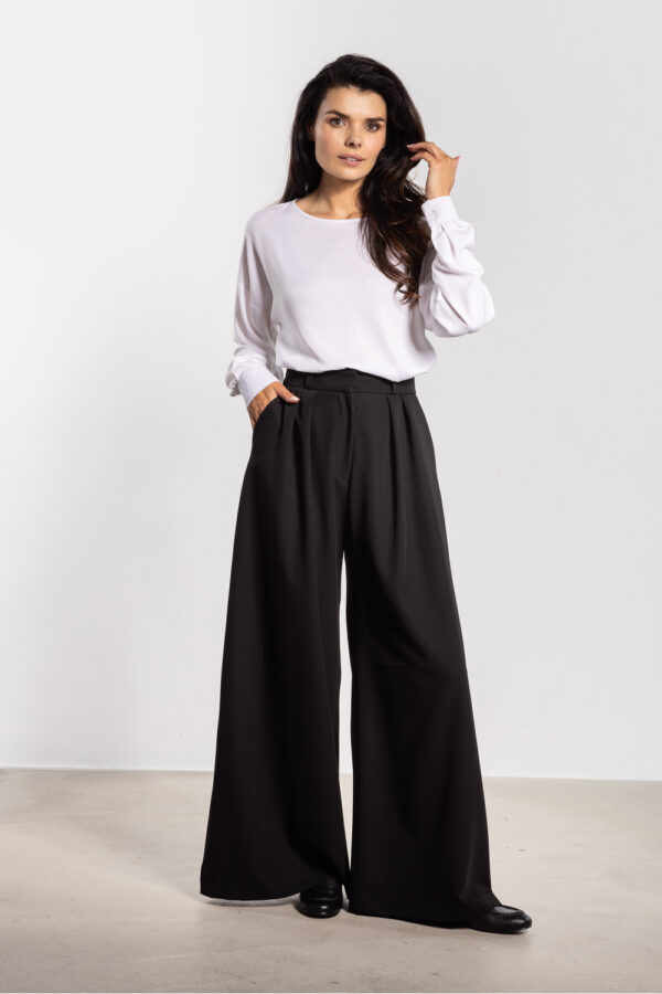 Women trousers model 218989 awama