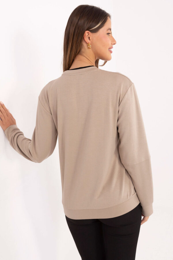 Blouse model 220424 Relevance
