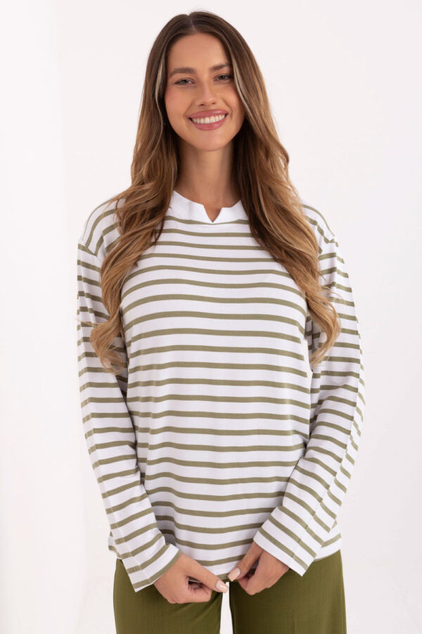 Blouse model 221745 Relevance