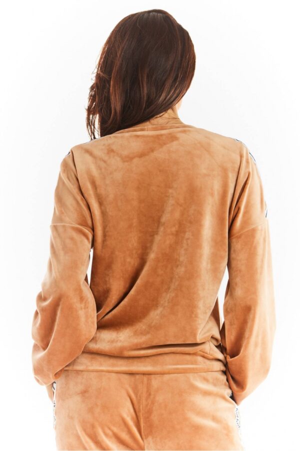 893226 Sweatshirt model 149766 awama