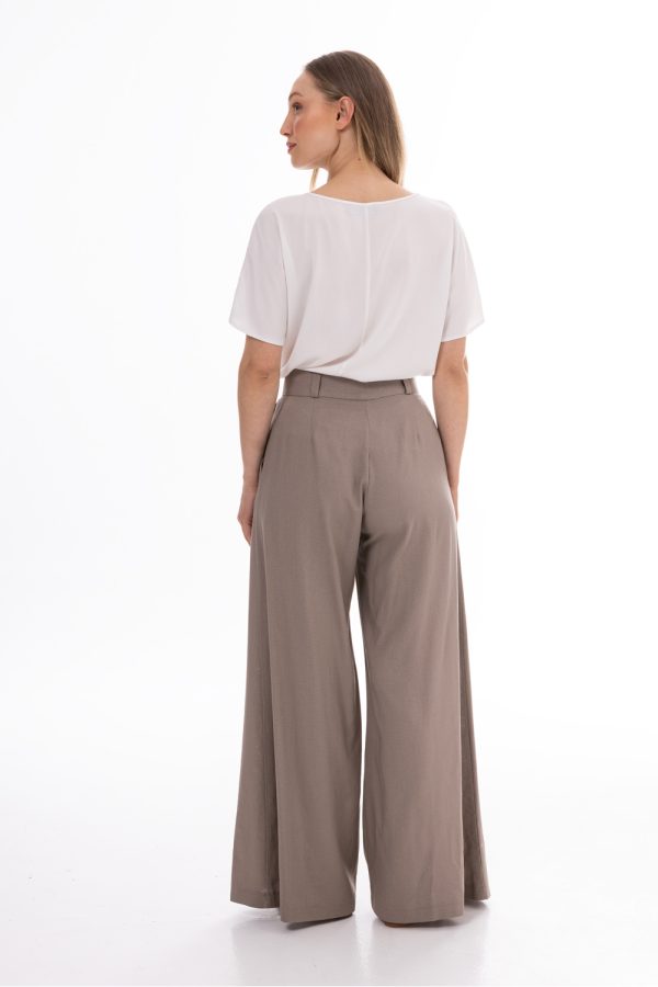 Women trousers model 225299 awama